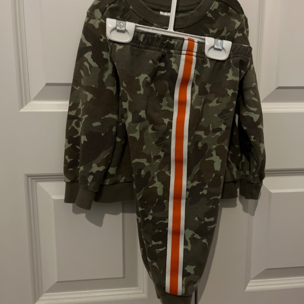 Jogging Suit - Picture 4 of 8